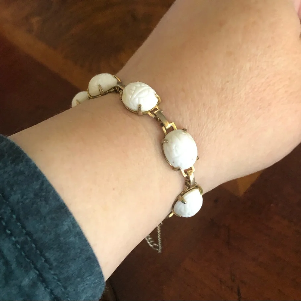 Vintage 40s-50s carved opal scarab gold bracelet